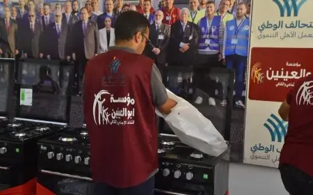 مؤسسة أبو العينين تقدم آلاف الوجبات للصائمين في مساجد آل البيت وعلى الطريق الصحراوي في يوم عرفة