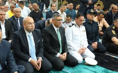 محافظ الجيزة يشارك في صلاة عيد الأضحى بمسجد مصطفى محمود في الدقي