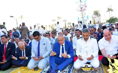 محافظ الأقصر يؤدي صلاة عيد الأضحى المبارك في ساحة سيدي أبو الحجاج وسط حشود المصلين
