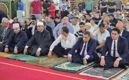 المحافظون ونوابهم يحضرون صلاة العيد ويمتدحون جهود الأوقاف في تنظيم الساحات