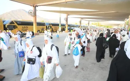 حجاج الجمعيات الأهلية ينفذون رمي الجمرات في اليوم الأول من أيام التشريق بتنسيق متقن