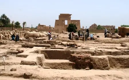 الأمين العام للمجلس الأعلى للآثار يتفقد المقاصير الجنوبية بمعبد الأخ منو