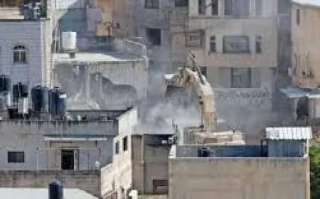 الاحتلال يستمر في هدم المنازل بمخيم طولكرم بالتزامن مع العدوان المستمر لليوم الرابع عشر بعد المئة