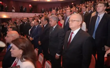 وزير الآثار يمثل رئيس الوزراء في الاحتفال بالعيد الوطني لروسيا