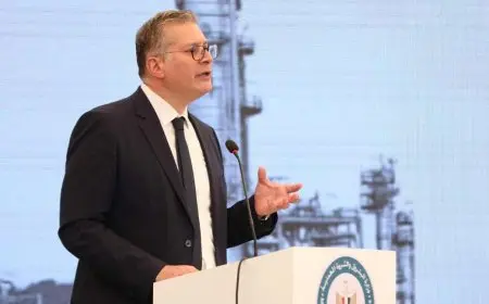 وزير البترول يتفقد موقع استقبال السفينة الثالثة للتغييز بالعين السخنة