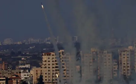 الرئيس الإيراني يهدد بالرد بطريقة أشد قسوة على إسرائيل إذا استمرت اعتداءاتها