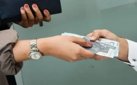 هل يحق للزوجة الحصول على مصروف يومي إذا كانت مستقلة ماليًا عن زوجها؟