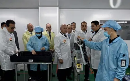 مدبولي يزور مصنع شاشات التلفزيون وخط إنتاج أجهزة الراوتر في مجموعة «صافي جروب»