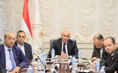 وزير التعليم يتابع مستجدات امتحانات الثانوية العامة في المحافظات من خلال تقنية الفيديو كونفرانس