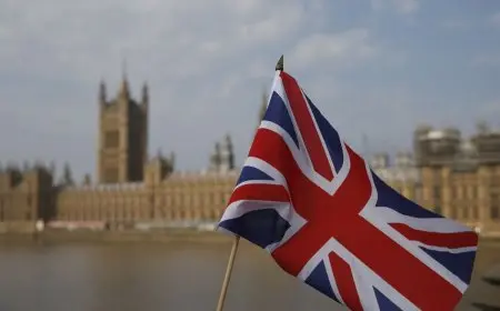 بريطانيا تسحب موظفي سفارتها في إيران بشكل مؤقت