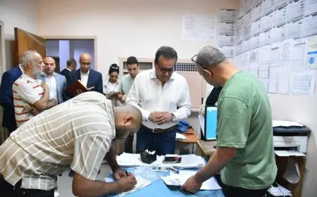 نائب رئيس الوزراء يثني على انضباط العمل في المركز الصحي الحضري بصقر قريش ويمنح مكافأة للعاملين