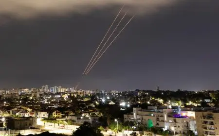 عاجل: انفجارات في سماء تل أبيب والقدس وسقوط صاروخ في أسدود