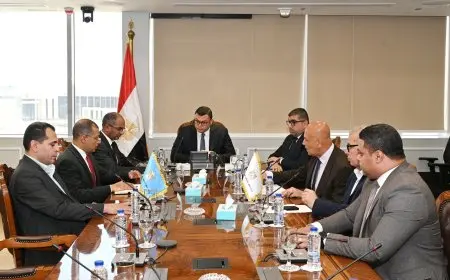 وزير الإسكان يراقب حالة نظام الصرف الصحي في مدن شرق القاهرة والمشروعات المستهدفة حتى 2030