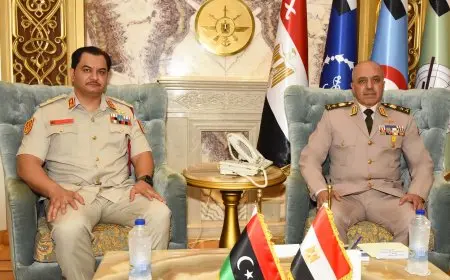 الفريق أحمد خليفة يلتقي برئيس أركان القوات البرية للجيش الليبي