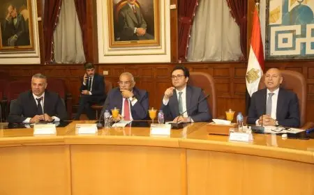 وزير الثقافة يناقش مع محافظ القاهرة سبل تعزيز مكانة العاصمة الثقافية وإحياء منطقة المسارح بالعتبة