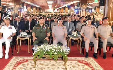 رئيس الأركان يشارك في احتفال تخريج دفعات جديدة من طلبة الأكاديمية العسكرية للدراسات العليا والاستراتيجية