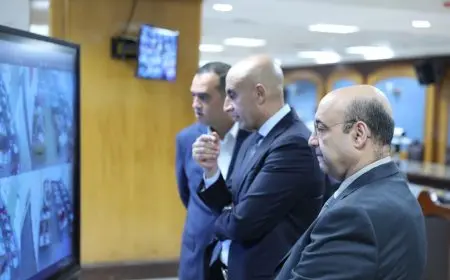 وزير التعليم يراقب امتحاني الفيزياء والتاريخ عبر الكاميرات من غرفة عمليات الوزارة