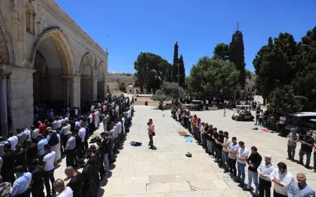 صلاة الجمعة في المسجد الأقصى بعد أسبوعين من إغلاق الاحتلال أبوابه