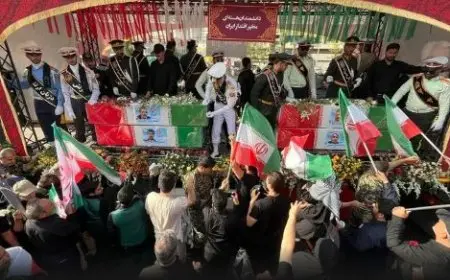 نعوش القادة مغطاة بالأعلام.. إيران تودع ضحايا الضربات الإسرائيلية