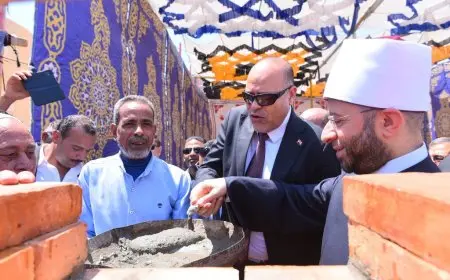 وضع وزيرا الأوقاف والعمل حجر أساس مسجد في منطقة رأس غارب