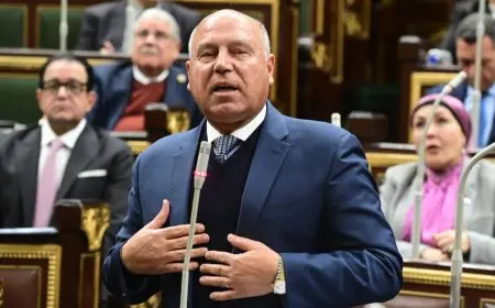 وزير النقل يتفقد موقع حادث الطريق الإقليمي بالمنوفية ويُعزّي في ضحايا الحادث.