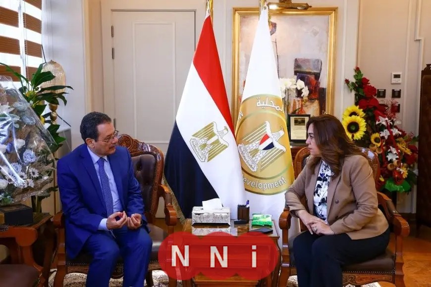 وزيرة التنمية المحلية تقدم عرضاً لعدد من برامج وملفات عمل الوزارة
