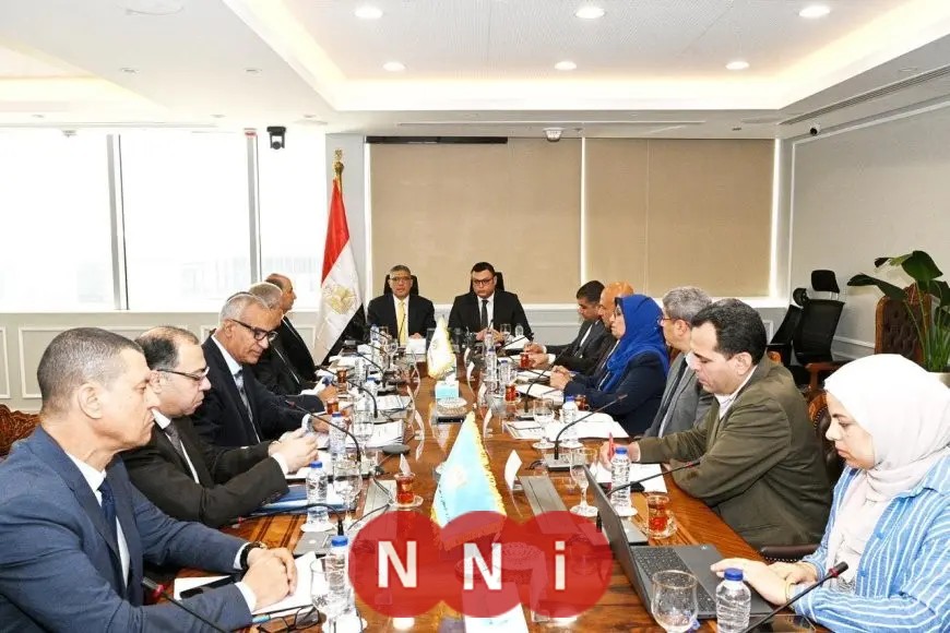 وزير الإسكان ومحافظ الجيزة يزوران مشروعات مياه الشرب والصرف الصحي للاطلاع على سير العمل