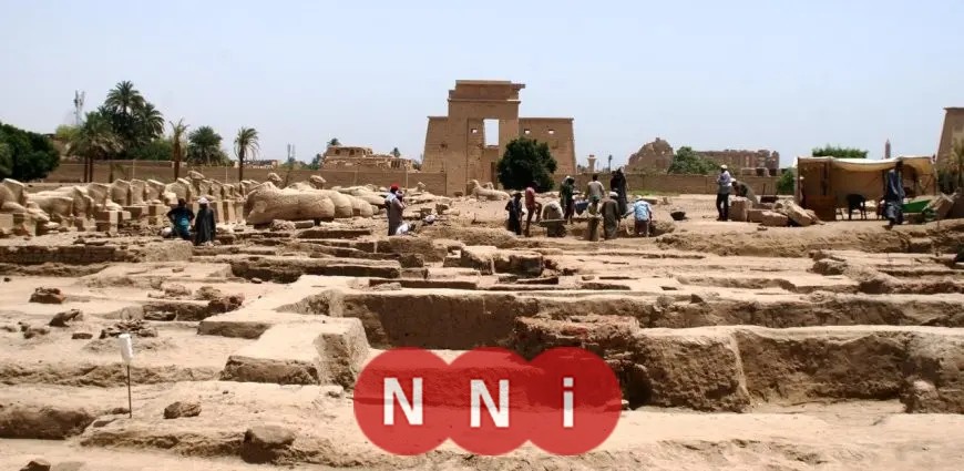 الأمين العام للمجلس الأعلى للآثار يتفقد المقاصير الجنوبية بمعبد الأخ منو