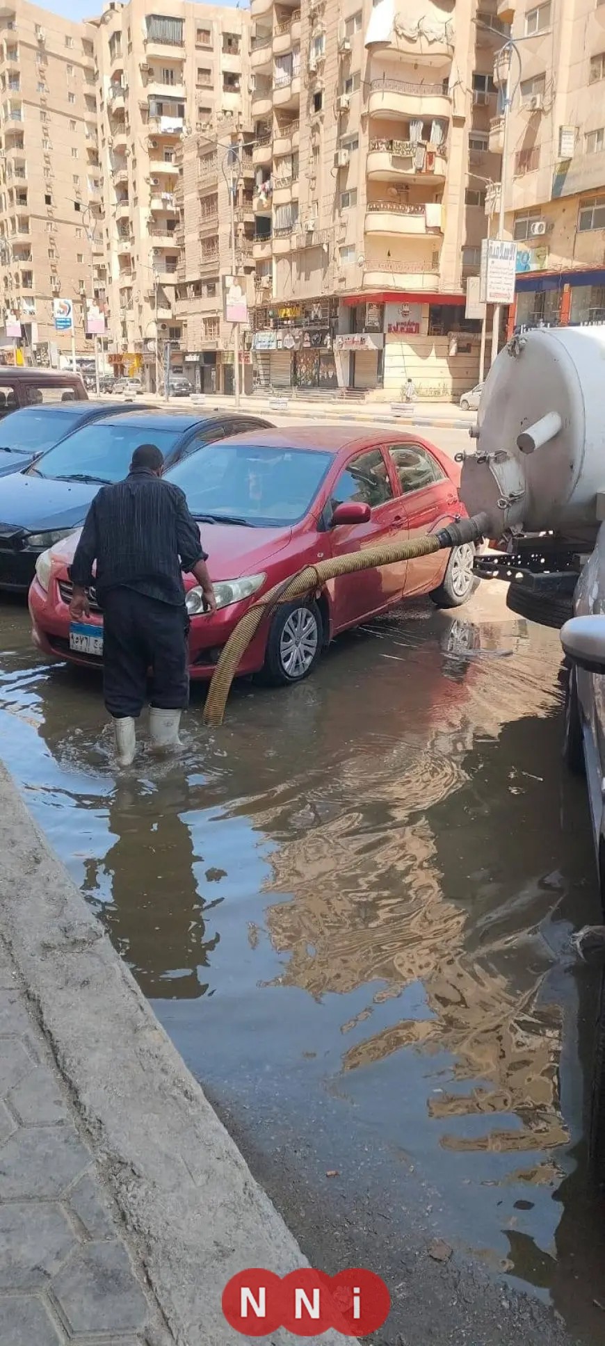 محافظ الجيزة يشرف على إصلاح كسر في ماسورتي مياه بشارع ترسا خلال إجازة عيد الأضحى