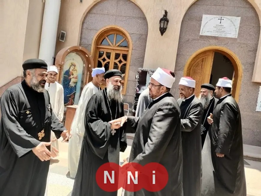 وزير الأوقاف يتواصل مع القمص متاؤس زخاري لتعزيته في حريق الكنيسة