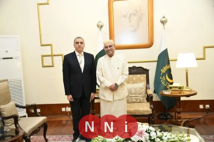 سفير مصر بإسلام أباد يسلم الرئيس الباكستاني تهنئة الرئيس السيسي بمناسبة عيد الأضحى