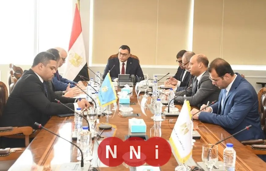 وزير الإسكان يجتمع مع ممثل شركة استادات للاستثمار الرياضي لبحث سبل التعاون المشترك