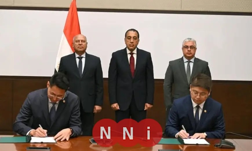 مدبولي يوقع عقد مشروع لإقامة مجمع صناعي شامل لإنتاج مستلزمات الطاقة الشمسية