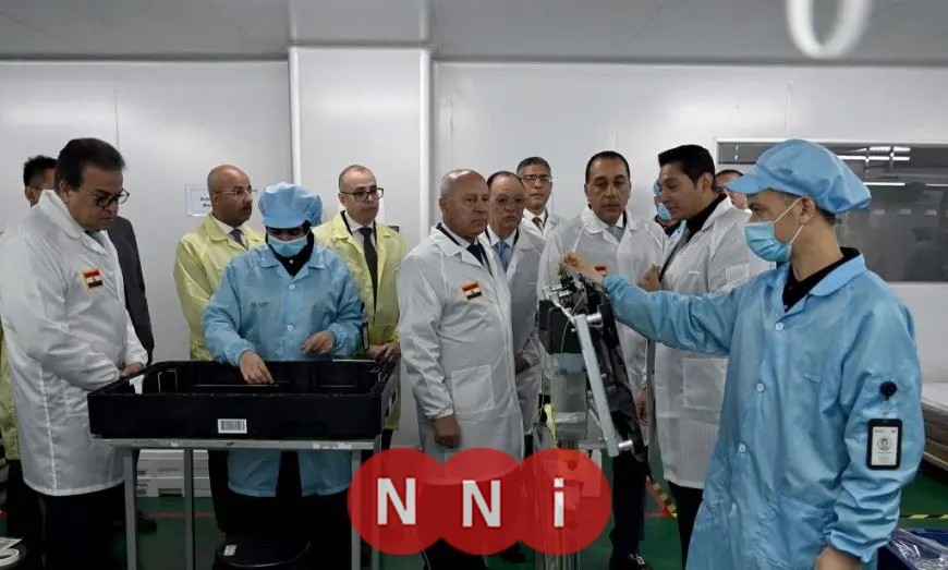 مدبولي يزور مصنع شاشات التلفزيون وخط إنتاج أجهزة الراوتر في مجموعة «صافي جروب»