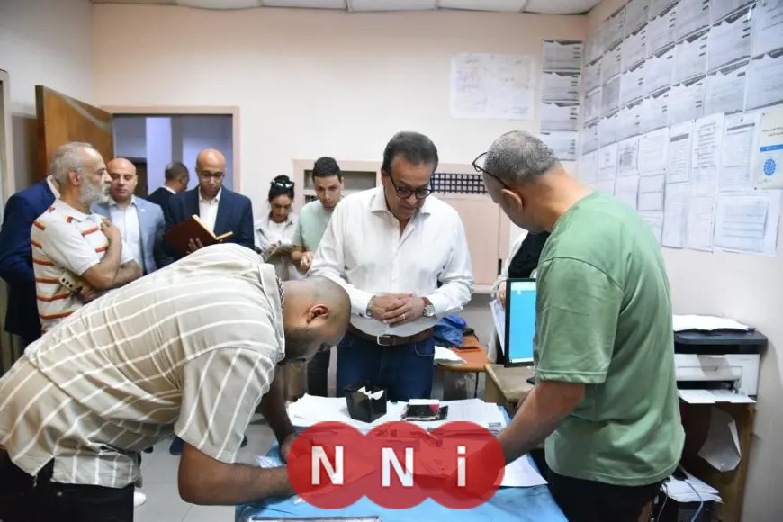 نائب رئيس الوزراء يثني على انضباط العمل في المركز الصحي الحضري بصقر قريش ويمنح مكافأة للعاملين