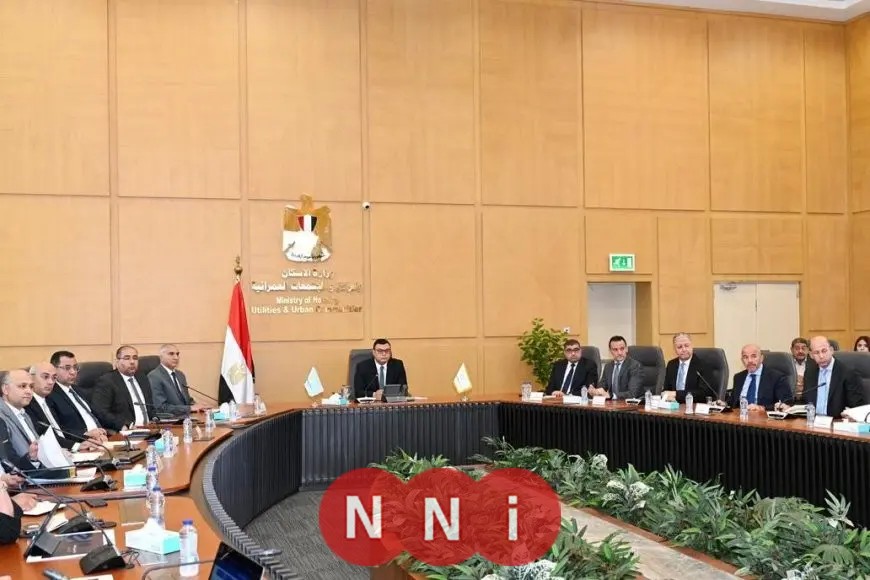 وزير الإسكان يناقش تقدم مشروع منطقة الأعمال المركزية بالعاصمة الإدارية الجديدة