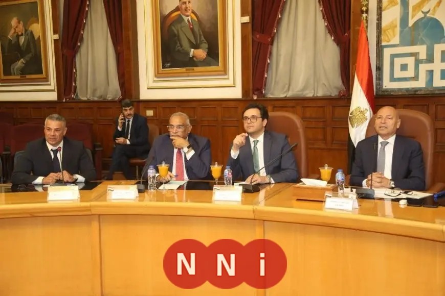 وزير الثقافة يناقش مع محافظ القاهرة سبل تعزيز مكانة العاصمة الثقافية وإحياء منطقة المسارح بالعتبة