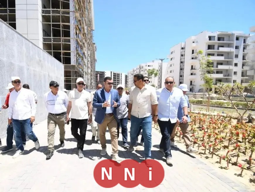 وزير الإسكان يقوم بجولة تفقدية لمشروعات مزارين والحي اللاتيني والطريق الساحلي بالعلمين الجديدة