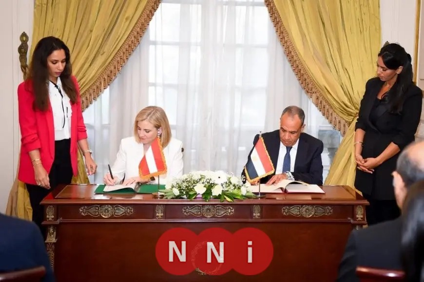 وزير الخارجية يتبادل المشاورات السياسية مع نظيرته النمساوية لتعزيز العلاقات الثنائية