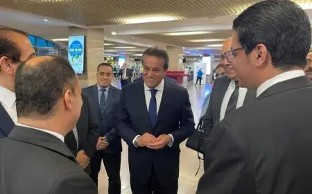 نائب رئيس الوزراء ووزير الطيران يزوران عيادات الحجر الصحي في مطار القاهرة الدولي