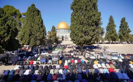 أربعون ألفاً يؤدون صلاة الجمعة في المسجد الأقصى