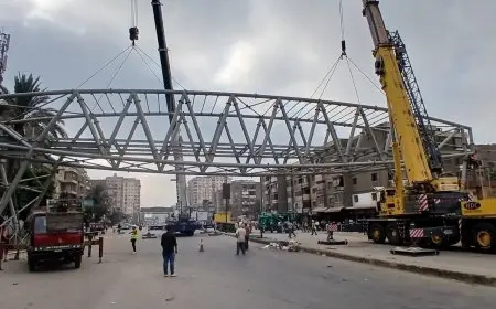 محافظ القليوبية: الانتهاء من تركيب الهيكل المعدني لكوبري المشاة الجديد بمحور العصار بشبرا الخيمة