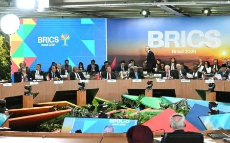 مدبولي يلتقي رئيس أوروجواي خلال قمة أبريكس