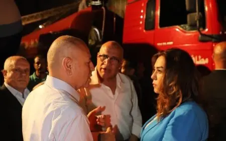 وزيرة التنمية المحلية تتابع مع محافظ القاهرة جهود إخماد حريق سنترال رمسيس