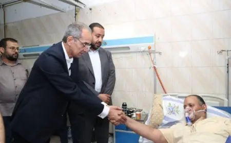 وزير الاتصالات يوقف زيارته الخارجية ويأمر بتعويض المتضررين ويقوم بزيارة المصابين في حادث سنترال رمسيس