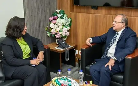 تعزيز الشراكة الإفريقية.. رئيس هيئة الدواء يلتقي السفيرة المصرية في زيمبابوي