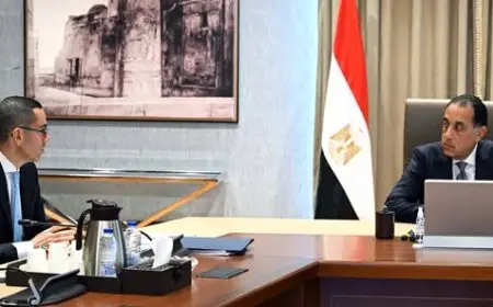 رئيس الوزراء يستعرض مع وزير الاستثمار مجموعة من ملفات العمل