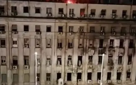 “السيطرة على الحريق مجددًا”.. محافظة القاهرة توضح تفاصيل تجدد حريق سنترال رمسيس