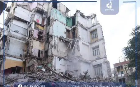 محافظ الإسكندرية يُتابع آثار انهيار أجزاء من مبنى في منطقة العطارين