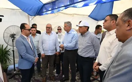 رئيس الوزراء يزور مشروع تطوير واجهات العقارات على كورنيش الإسكندرية